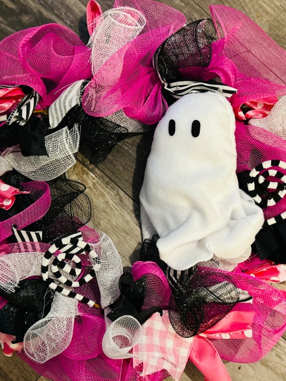 Halloween Ghosty Ghost Pink & Black 24 Inch Wreath - It Pops in Bright Colors - Picture 2 of 5